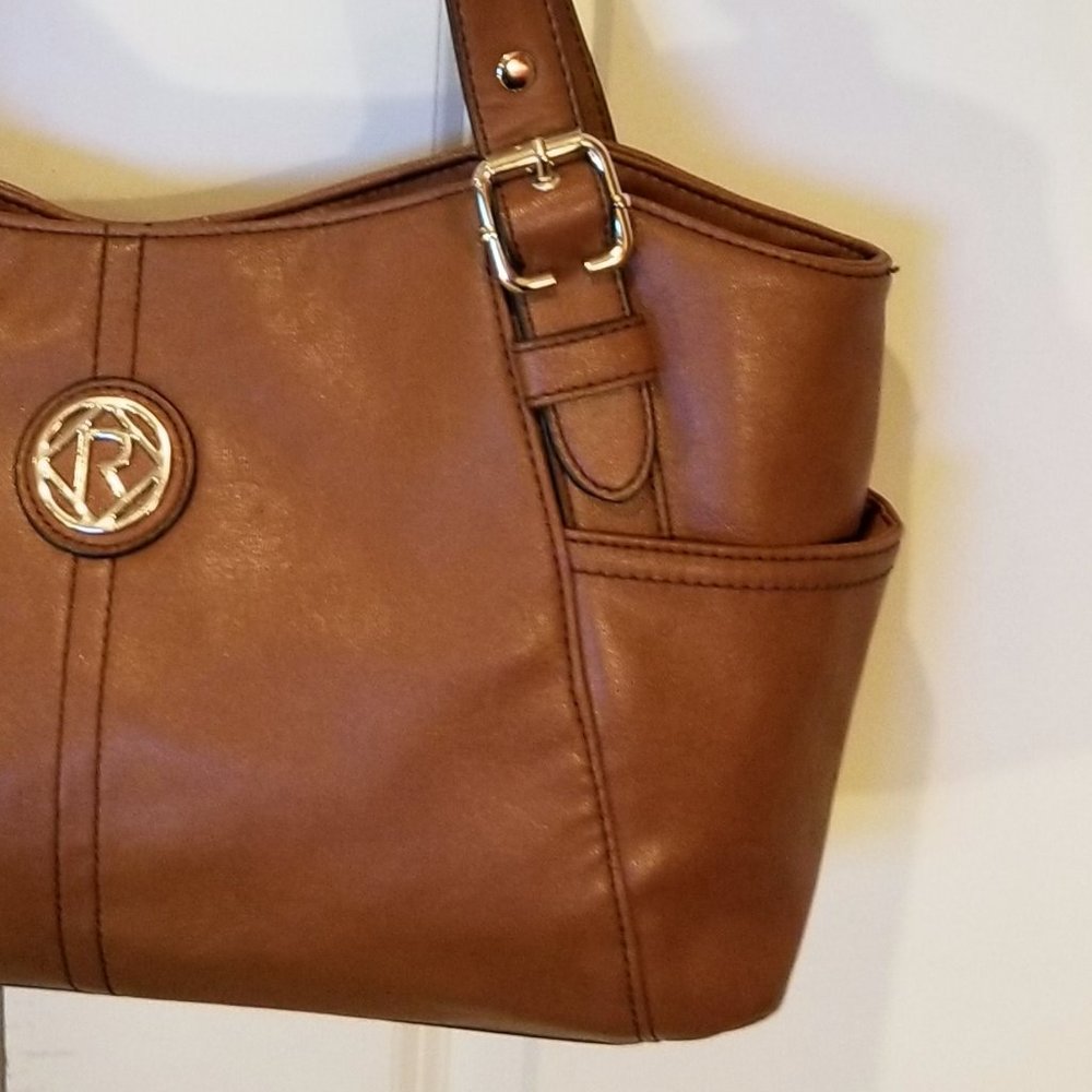 RELIC Shoulder Bag with Pockets - Nearly New!